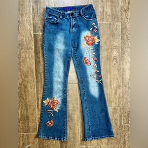Y2K Floral Embroidered Bootcut Jeans | Mid Rise |
Small | Vintage